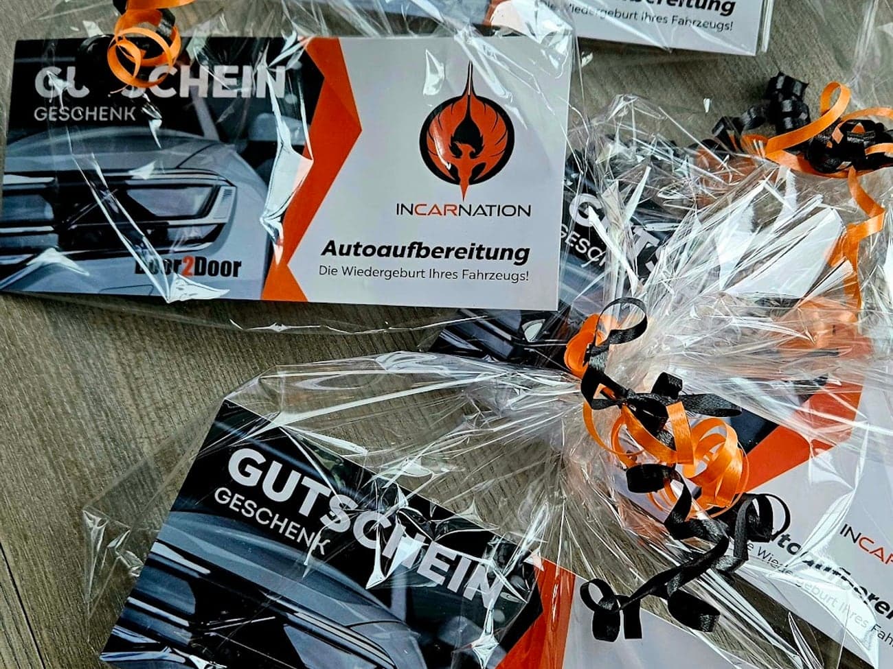 Als Geschenk verpackte Gutscheine von InCARnation Autoaufbereitung